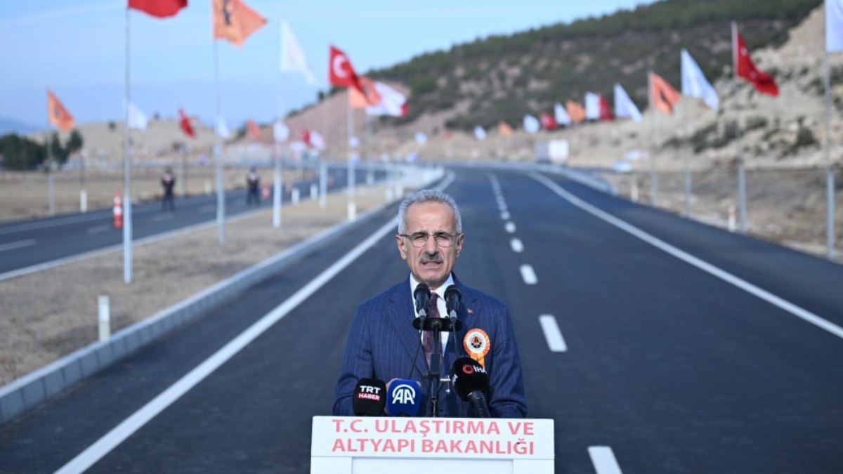 Bakan Uraloğlu duyurdu: Antalya Havalimanı 2025’e 82 milyon kapasiteyle girecek